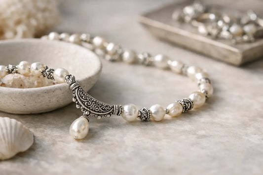 How to Choose a Pearl and Silver Necklace