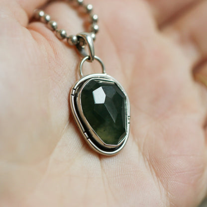 Rustic Sterling Silver Moss Agate Pendant – Rose Cut Stone