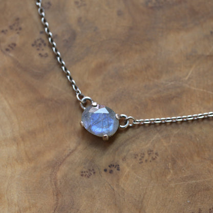Dainty Labradorite Pendant - .925 Sterling Silver - Labradorite Preppy Prong Necklace