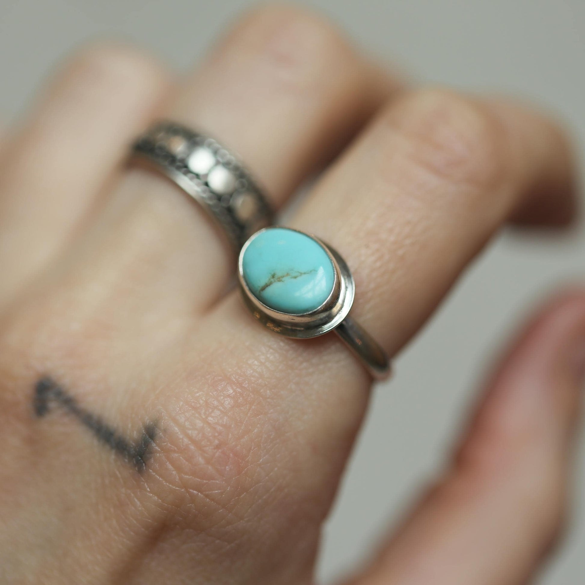 Kingman Turquoise Sterling Silver Ring – East West Oval Design