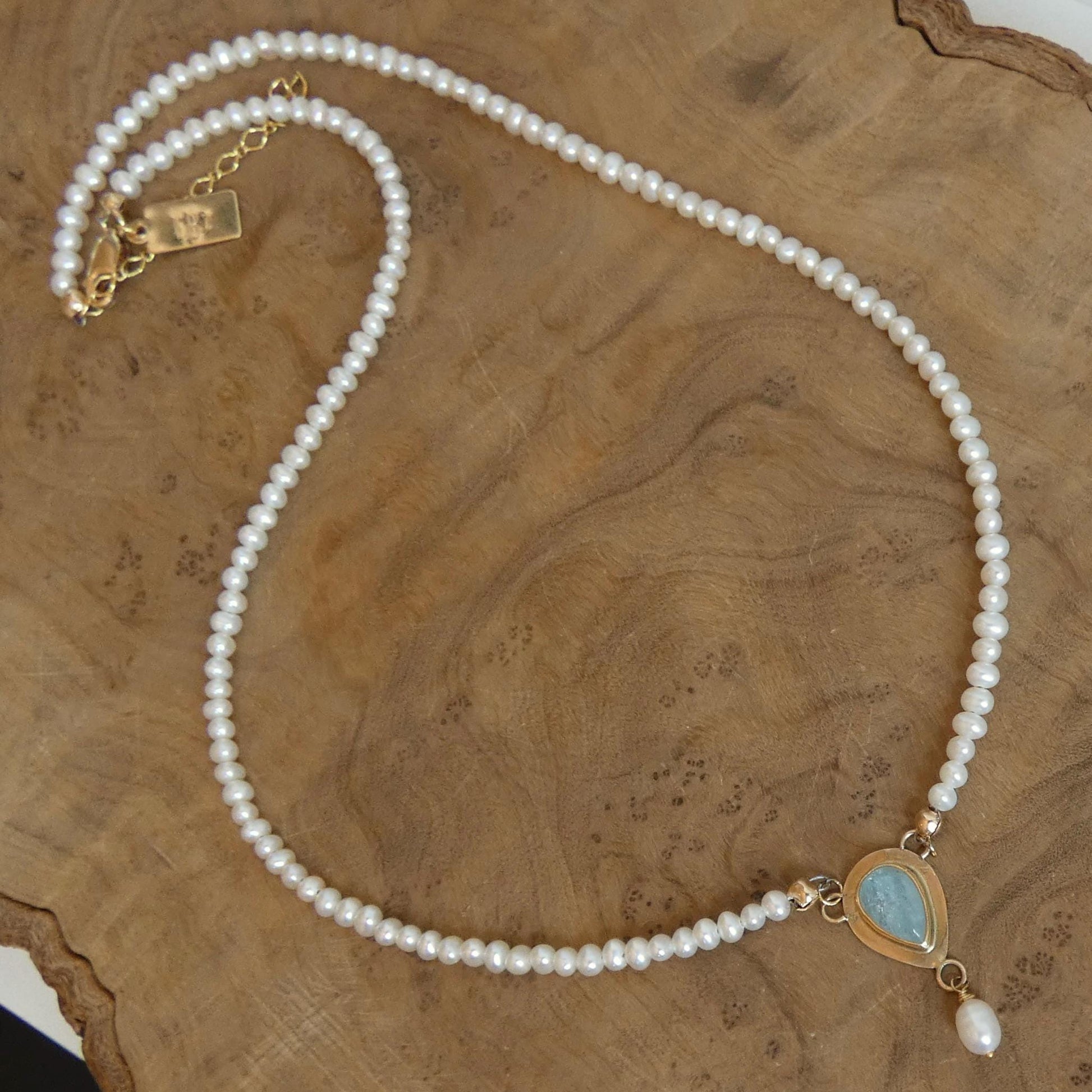Aquamarine Necklace in 14 KT Gold - Pearl necklace