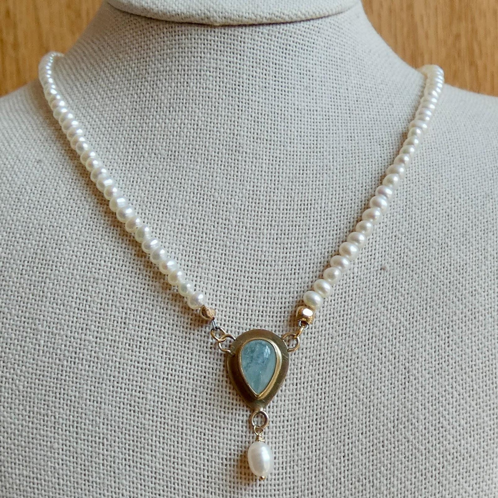 Aquamarine Necklace in 14 KT Gold - Pearl necklace