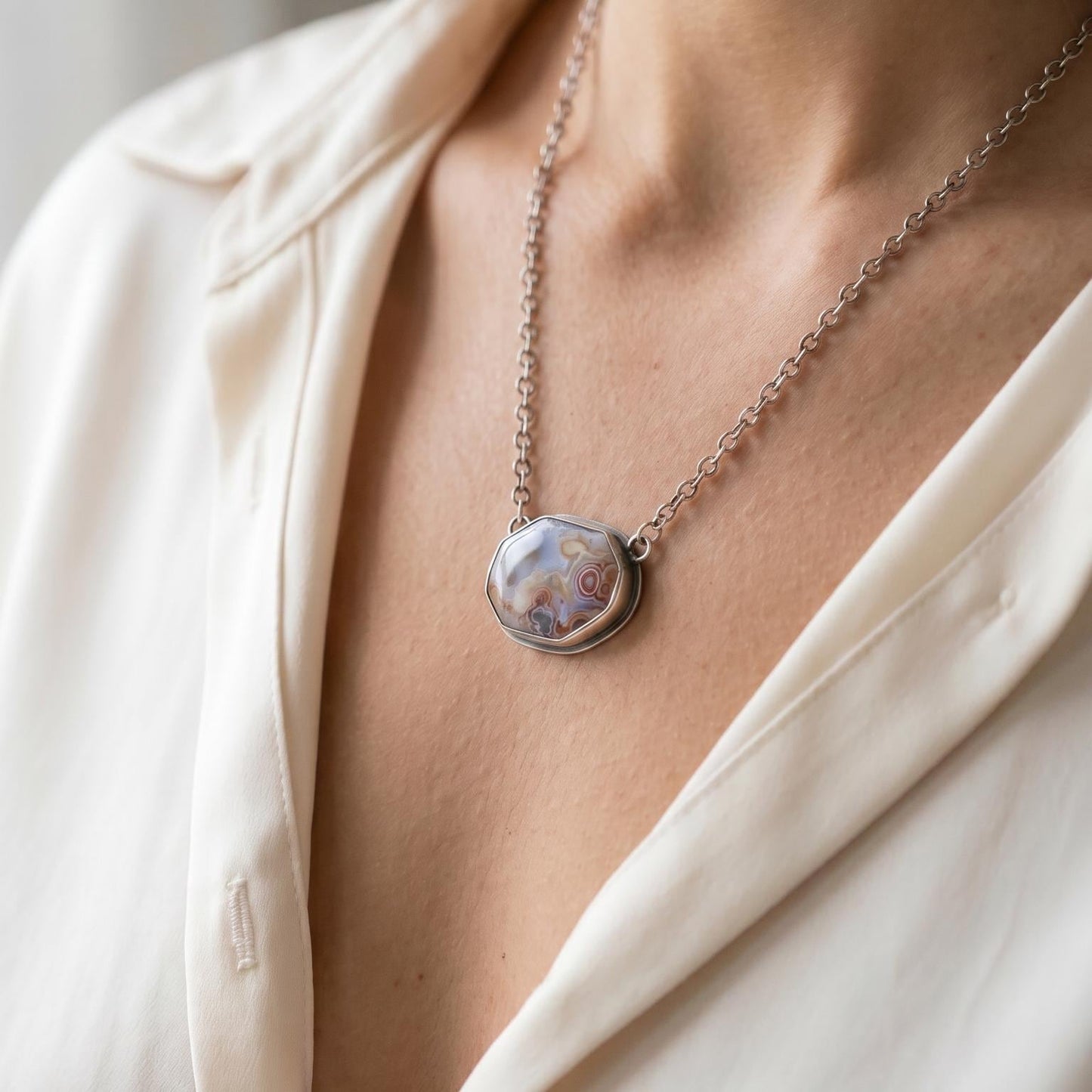 Laguna Lace Agate Necklace - East-West Pendant - Sterling Silver
