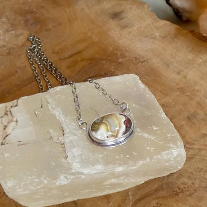 Laguna Lace Agate East-West Pendant – Sterling Silver