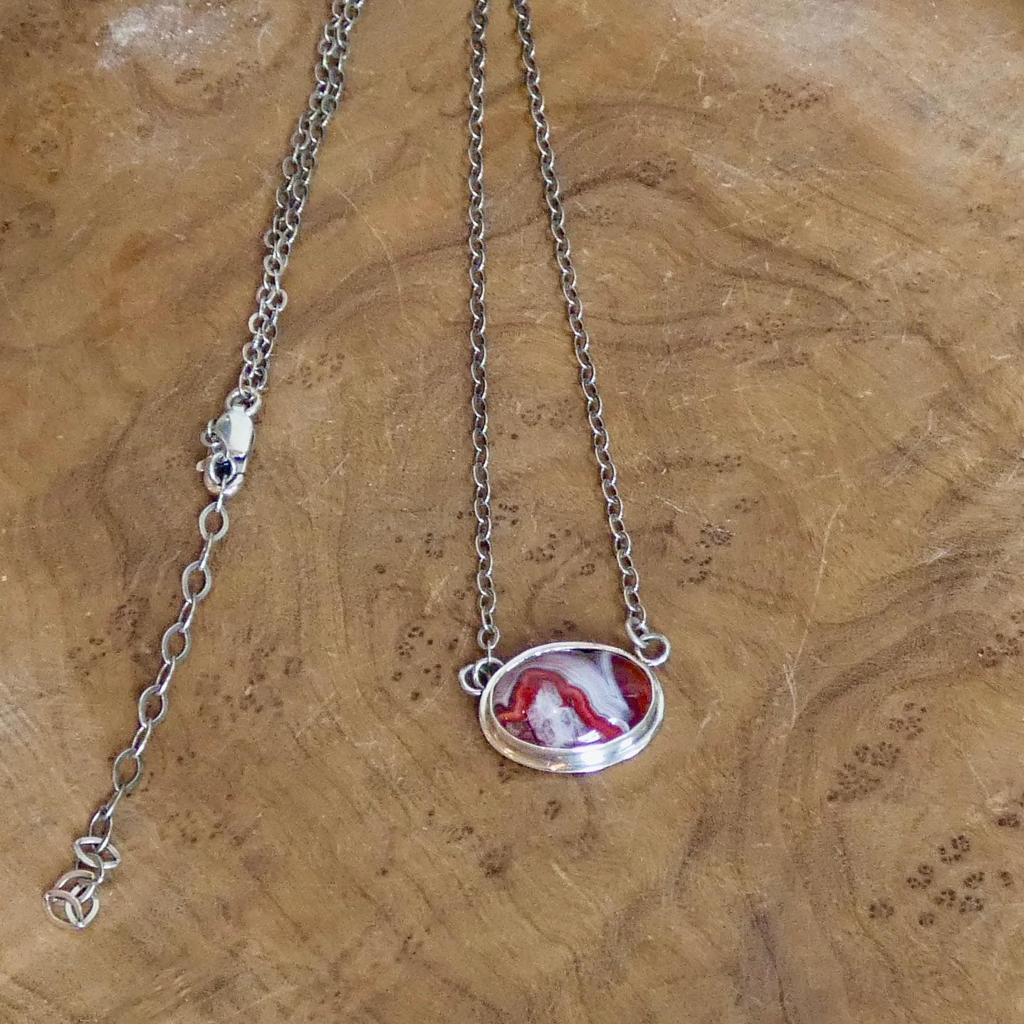 Laguna Lace Agate East-West Pendant – Sterling Silver