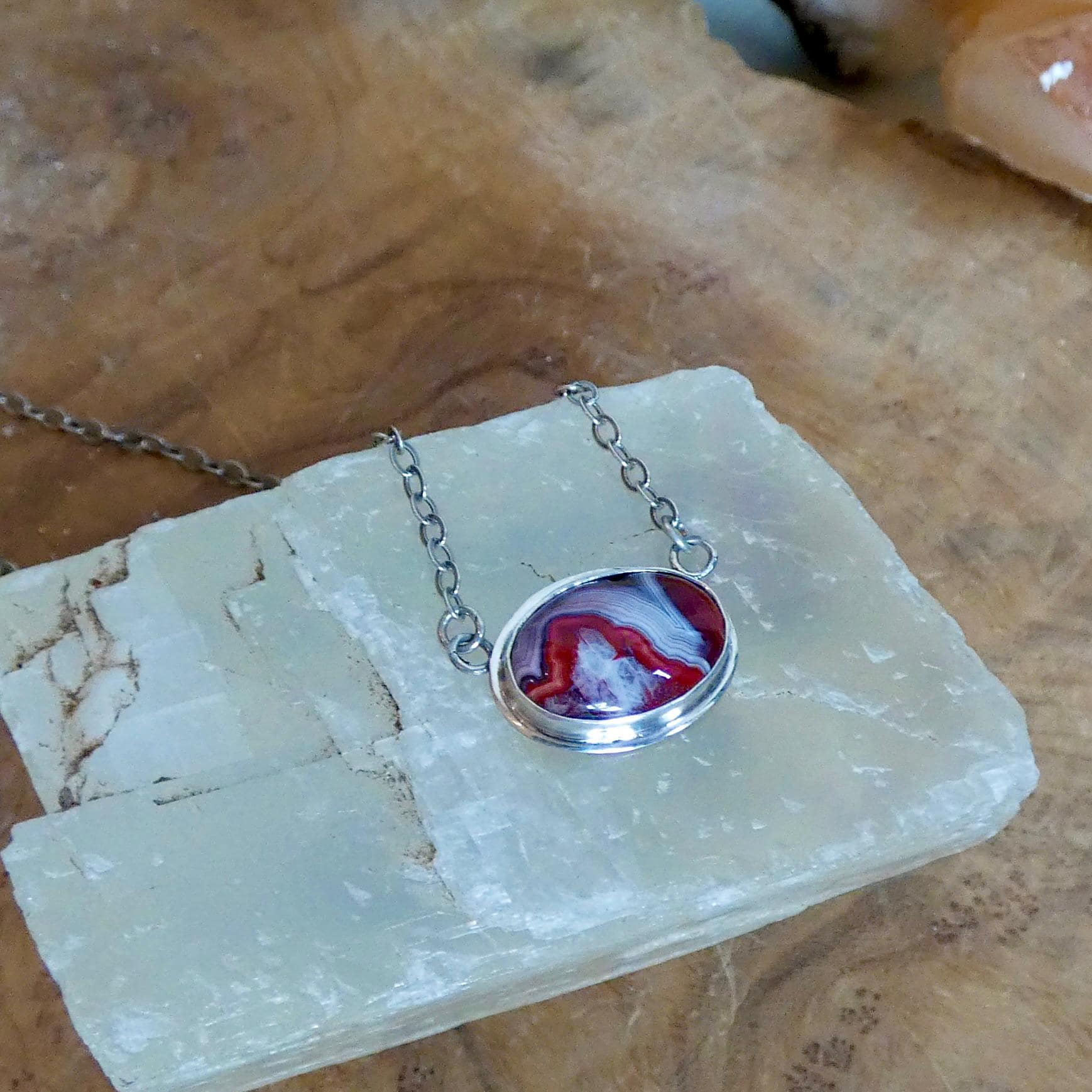 Laguna Lace Agate East-West Pendant – Sterling Silver