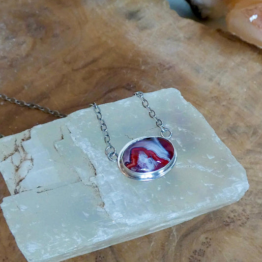 Laguna Lace Agate East-West Pendant – Sterling Silver