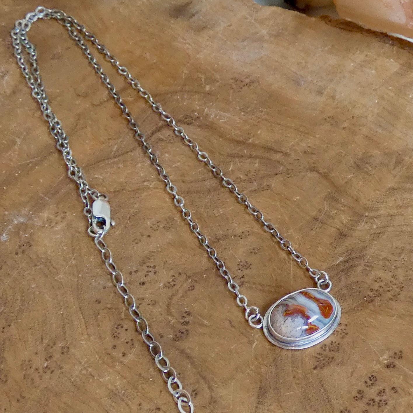 Laguna Lace Agate East-West Pendant – Sterling Silver