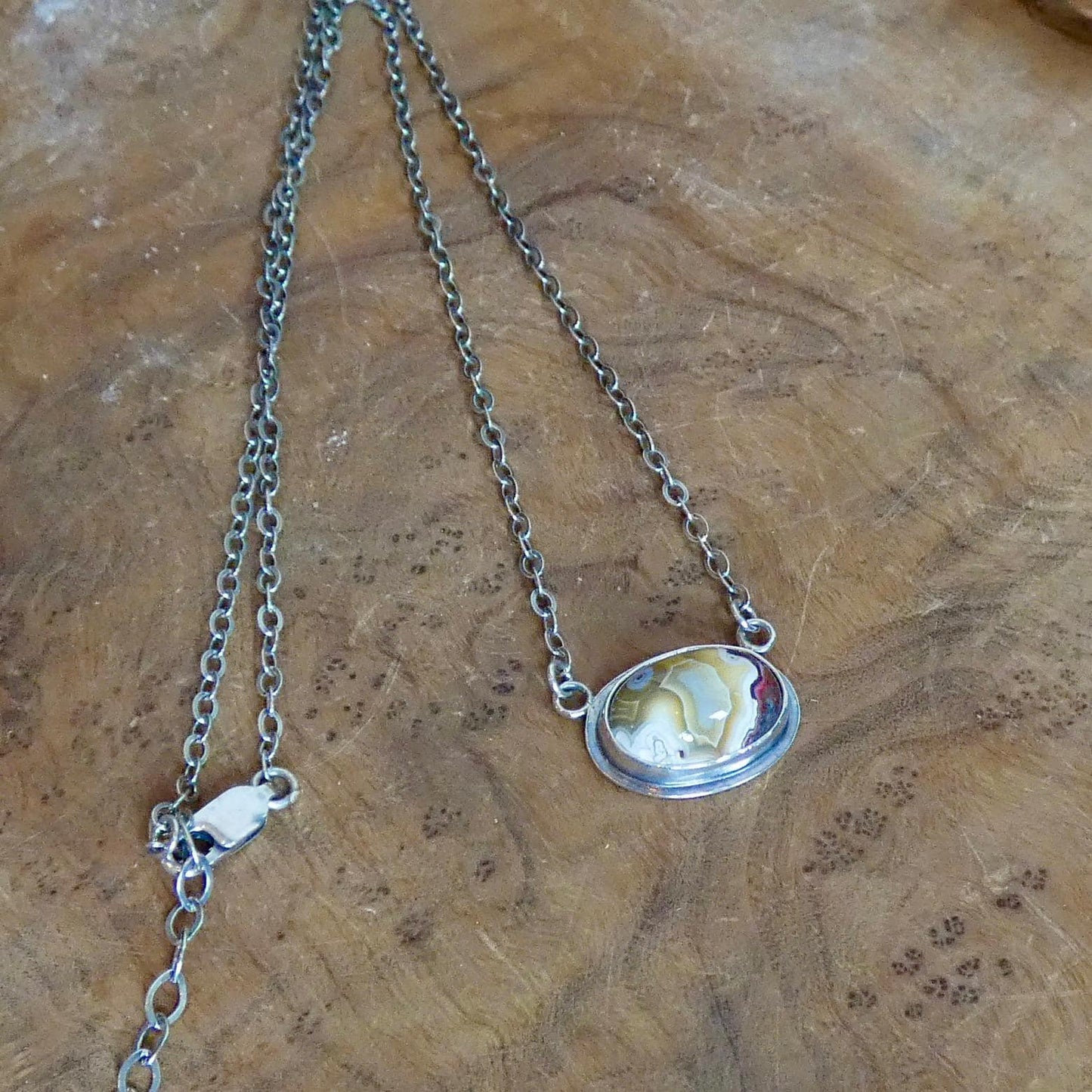 Laguna Lace Agate East-West Pendant – Sterling Silver