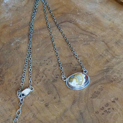 Laguna Lace Agate East-West Pendant – Sterling Silver