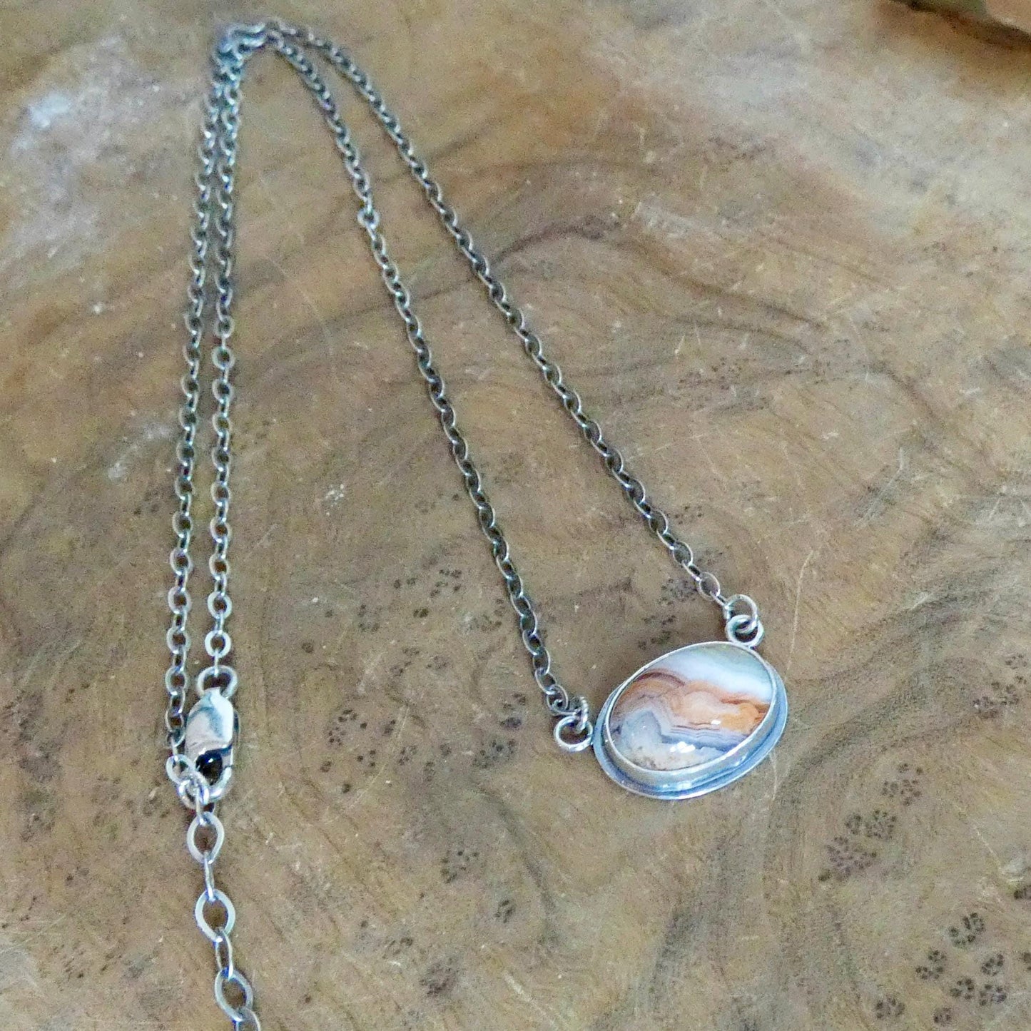 Laguna Lace Agate East-West Pendant – Sterling Silver