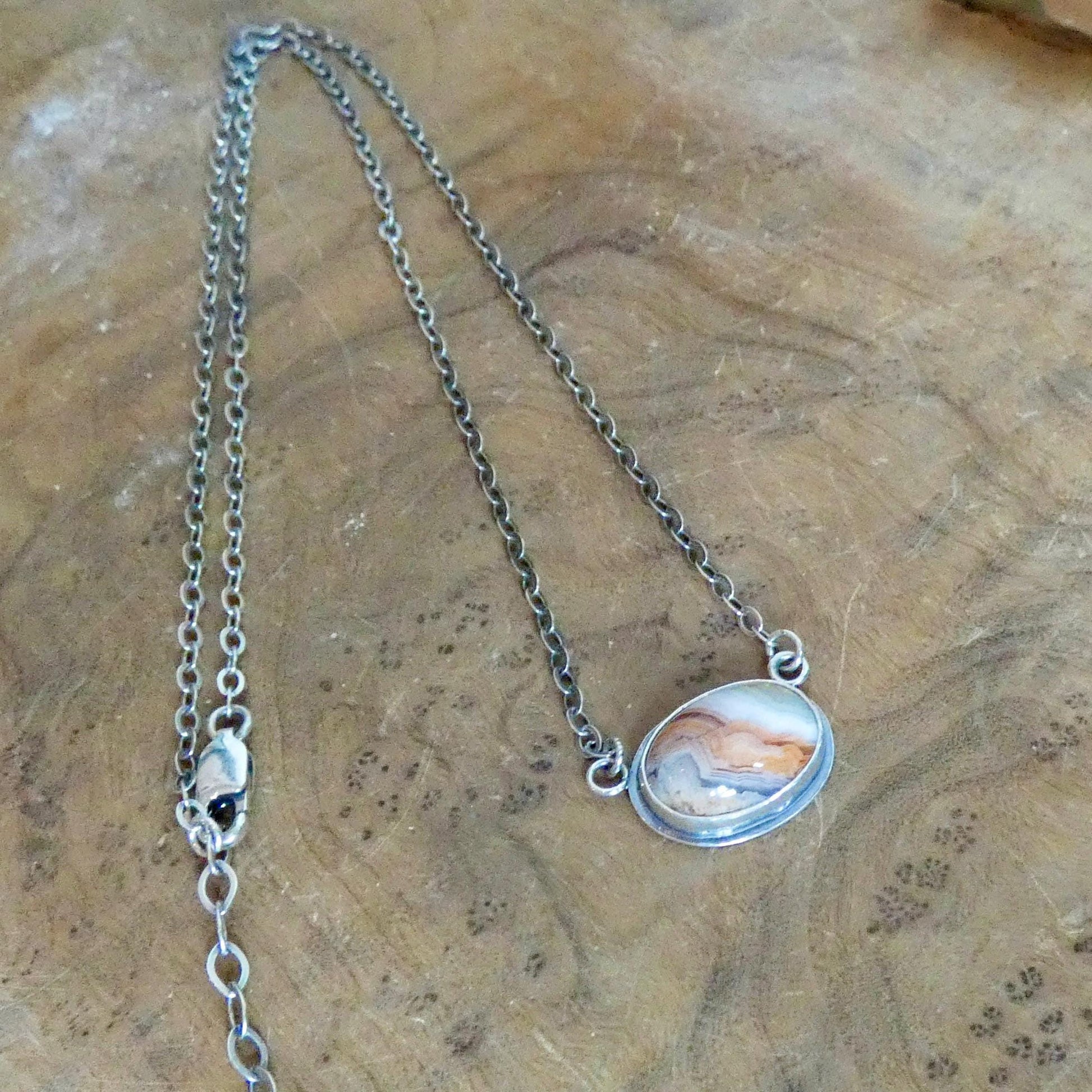 Laguna Lace Agate East-West Pendant – Sterling Silver