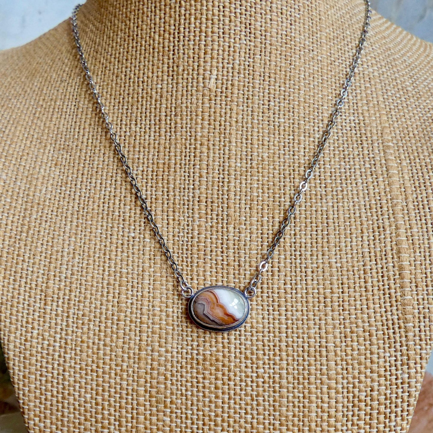 Laguna Lace Agate East-West Pendant – Sterling Silver