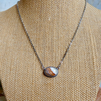 Laguna Lace Agate East-West Pendant – Sterling Silver