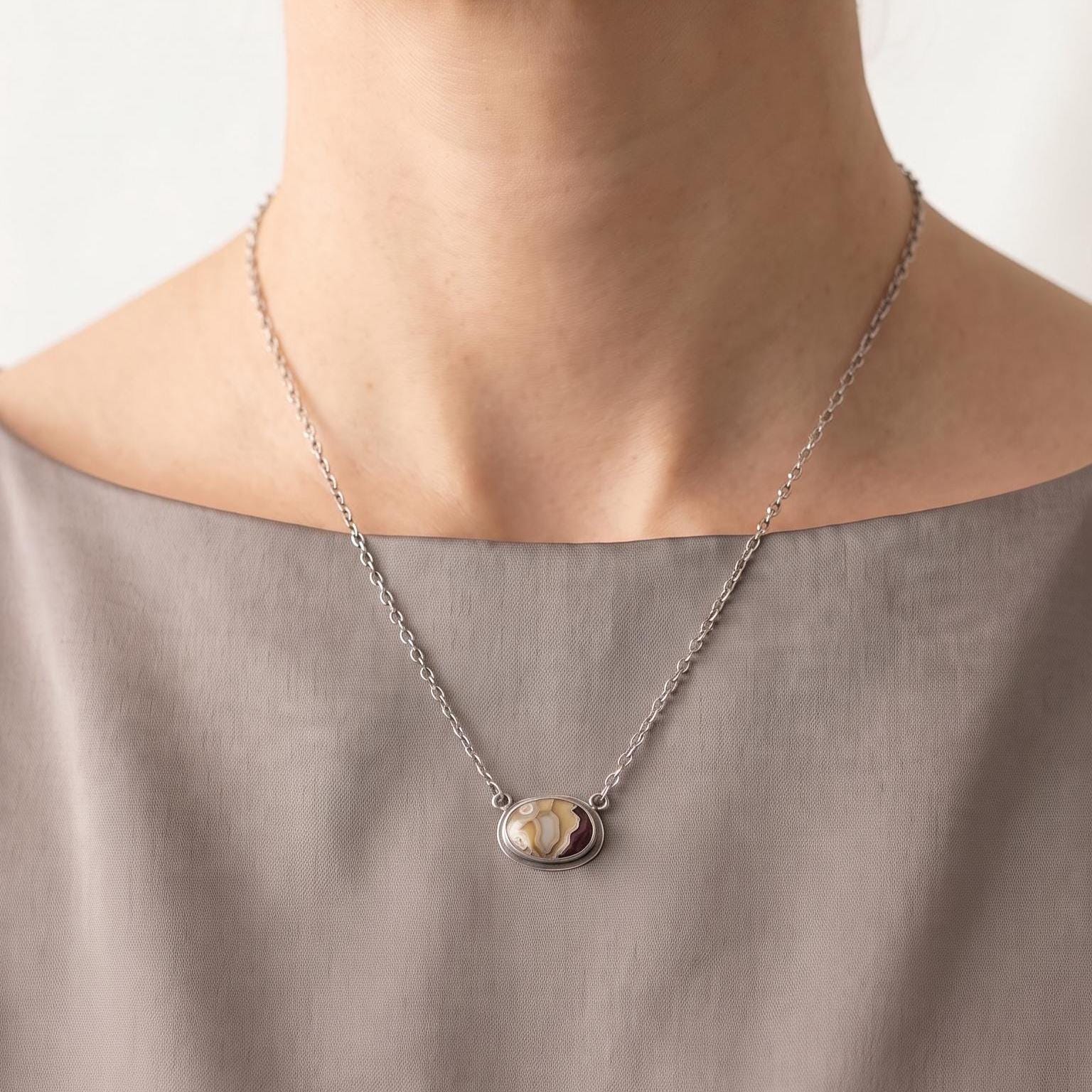 Laguna Lace Agate East-West Pendant – Sterling Silver