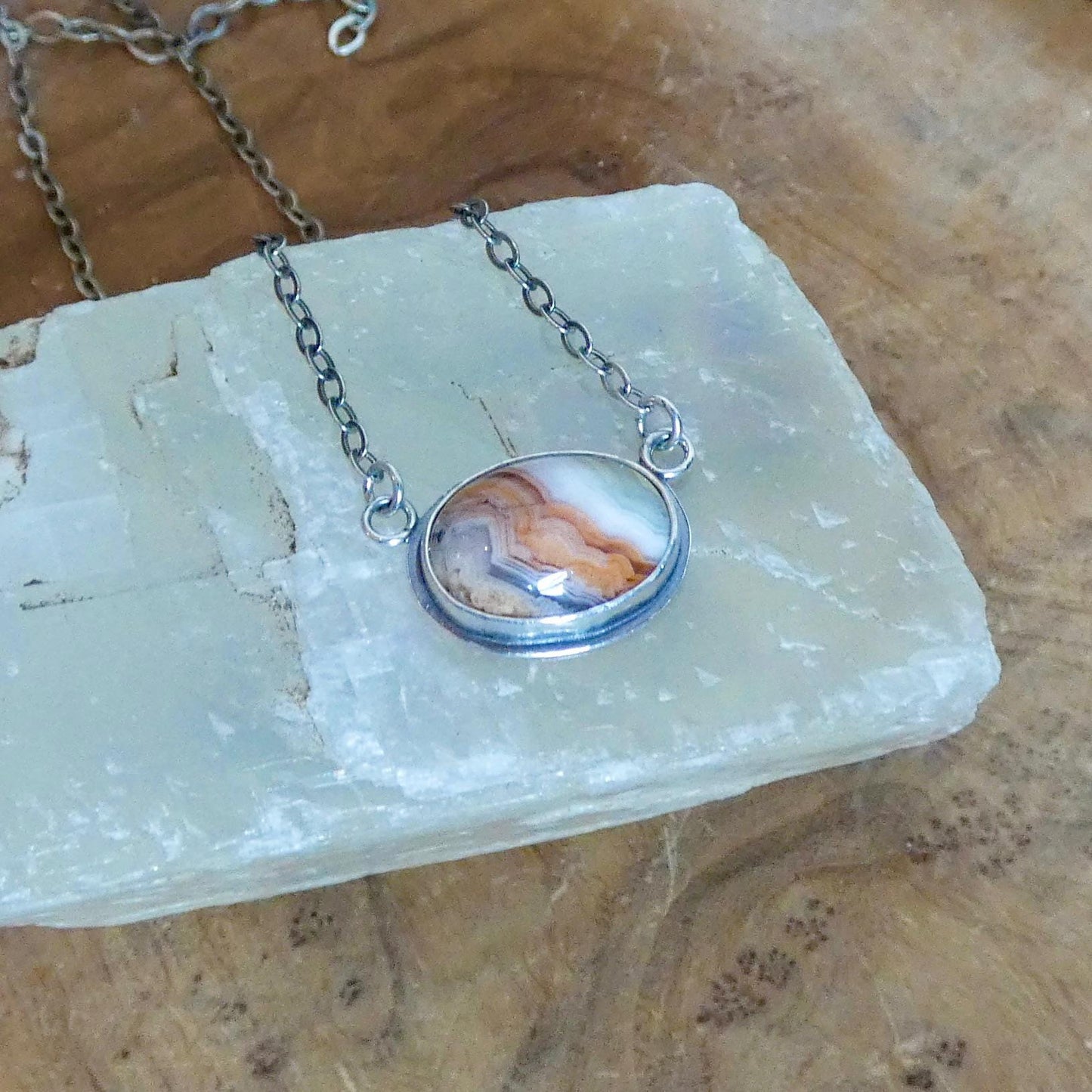 Laguna Lace Agate East-West Pendant – Sterling Silver