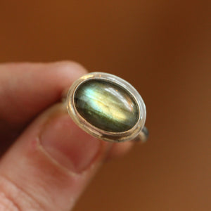 Flashy Labradorite Ring - .925 Sterling Silver - East West Oval Ring - Silversmith Ring